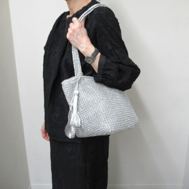 MID GIRL APPLY メタリックヤーンタッセル付きショルダートート /SV#95